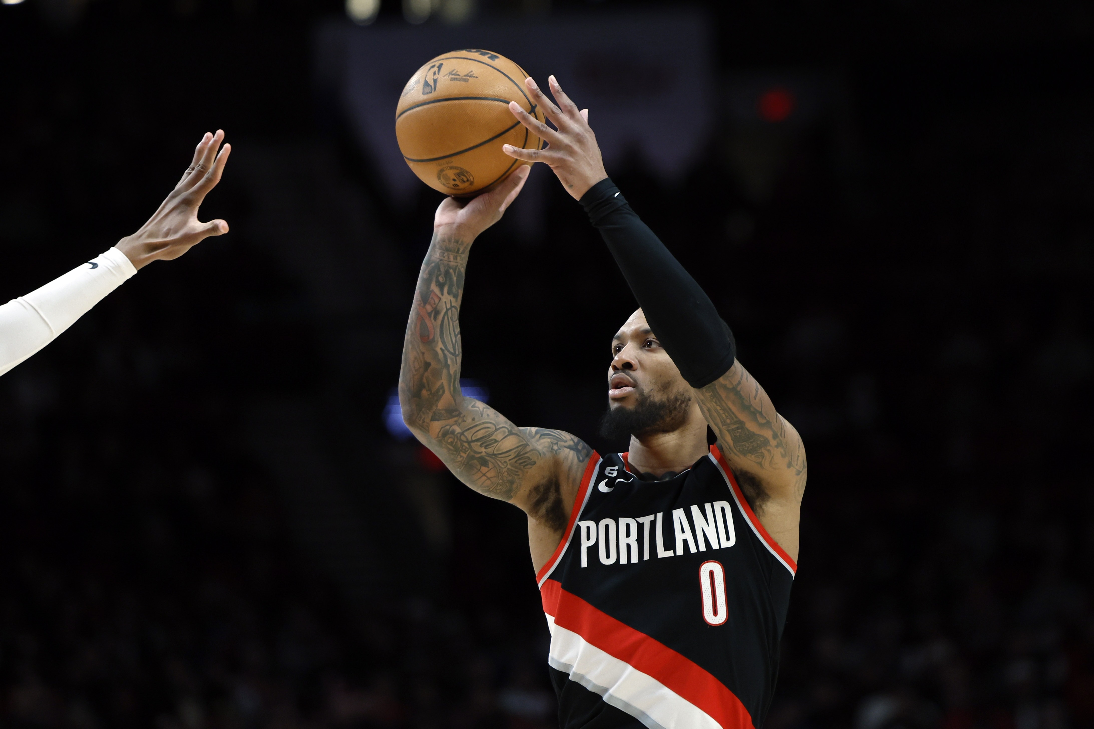 开云官方网站-都在卖！2017年至今NBA有10队易主 凯尔特人61亿 湖人100亿